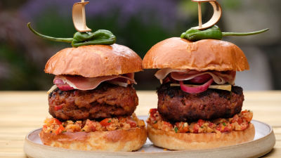 Бургер с чоризо