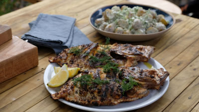 Печена риба Джон Дори с пушена картофена салата