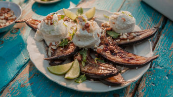 Карамелизиран бананов сплит с кокосов крем