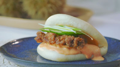 Хлебчета на пара с пържено пиле