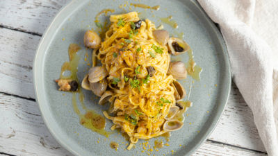 Спагети ала китара с миди и ботарга