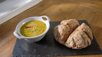 Супа от червена леща и соден хляб