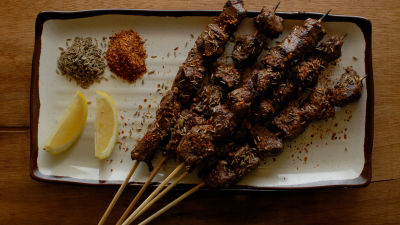 Пикантни уйгурски телешки шишчета