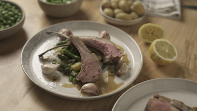 Агнешки ребра с пролетни зеленчуци