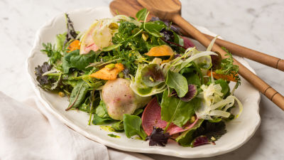 Фермерска салата с босилеков винегрет