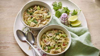 Тайландска пилешка супа