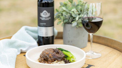 Задушени телешки бузи с анасон