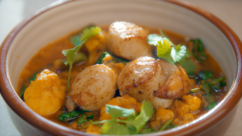 Къри с карфиол и миди