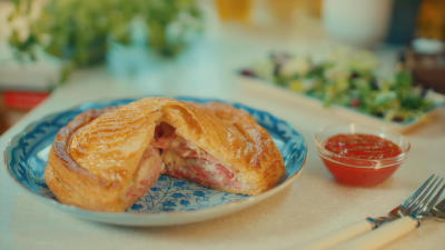 Пай със сирене и шунка