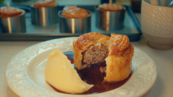 Пайчета с еленско месо