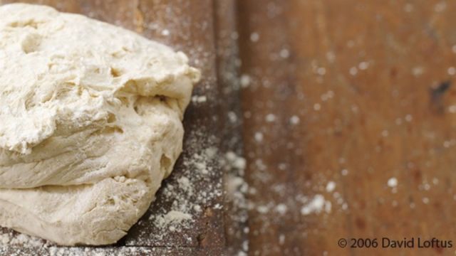 Доматен сос и тесто за пица