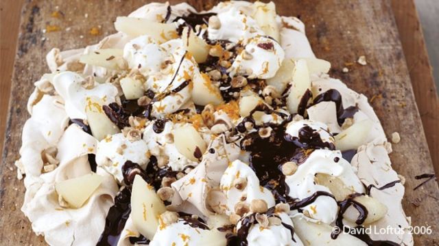 Целувка с круши и шоколадов сос