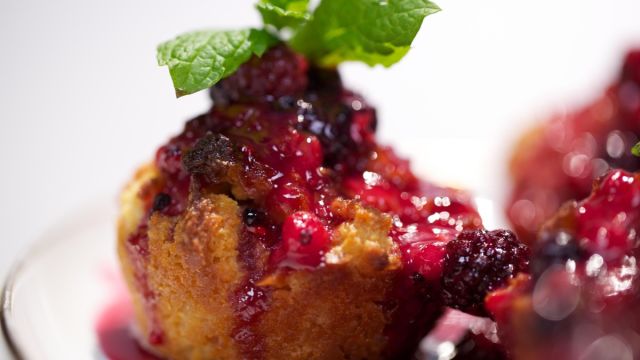 Хлебен пудинг с бял шоколад