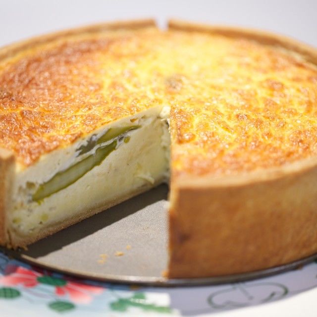 Киш със зелени аспержи