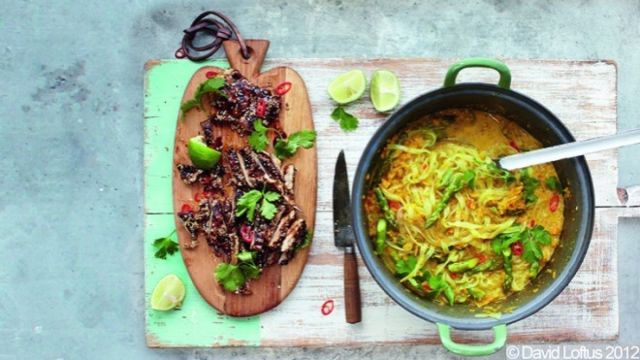 Азиатска лакса и хрупкаво пилешко