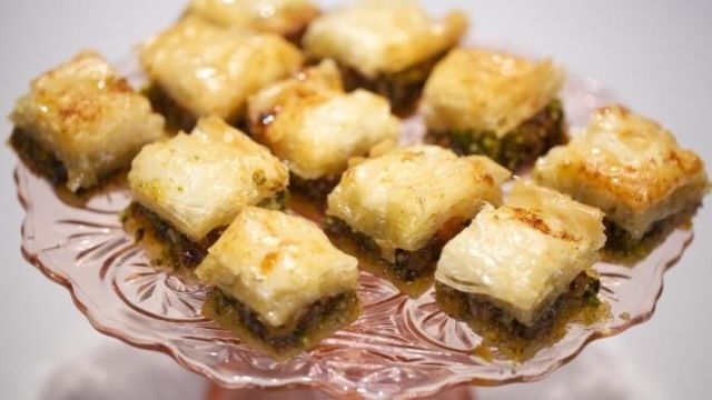 Баклава с богат пълнеж