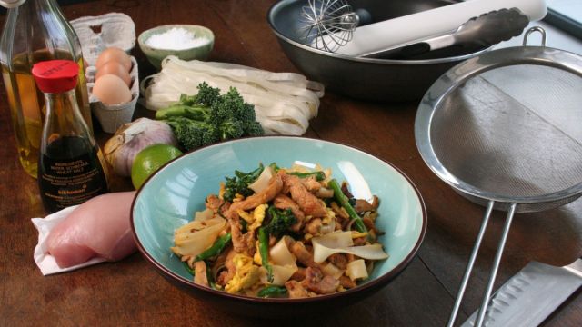 Пилешко с оризови нудъли