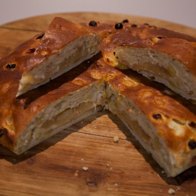 Кейк с ябълков пълнеж