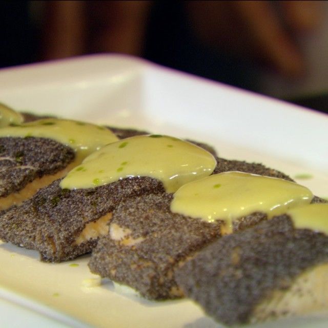 Печена сьомга с маково семе