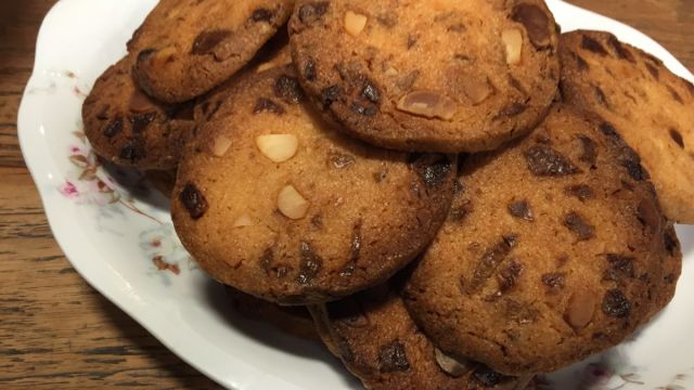 Сладки с бял шоколад и макадамия