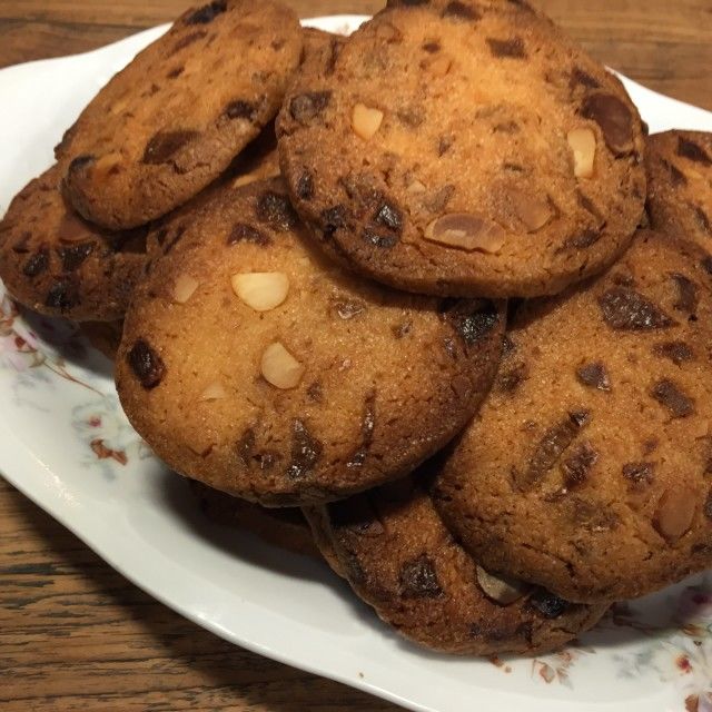 Сладки с бял шоколад и макадамия