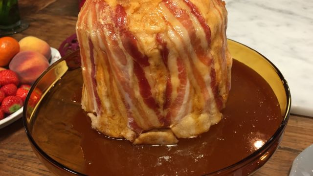 Кейк с ябълки и бекон