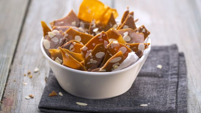 Хрупкав тофи карамел с шоколад