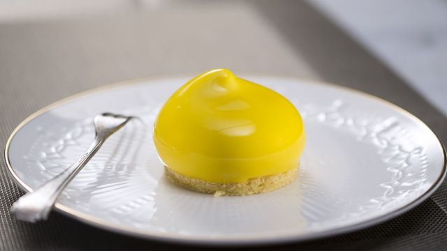 Тортички с манго и огледална глазура