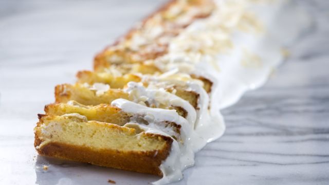 Бананов хляб с крем от козе сирене и ванилия