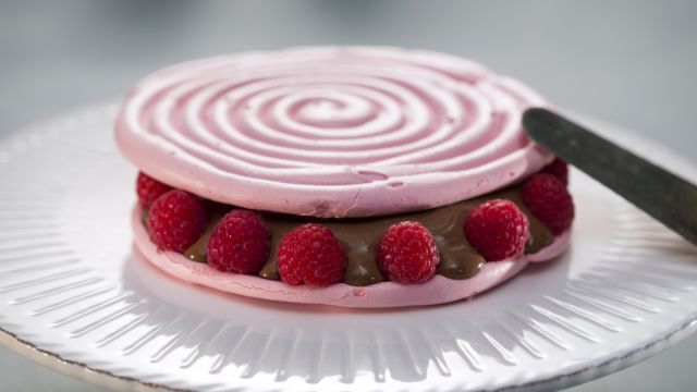 Целувчена торта с крем "Намелака"