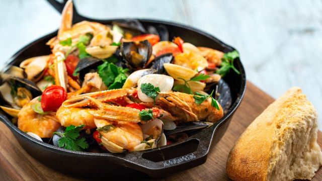 Бузара - яхния с морски дарове