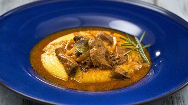 Телешки дроб по венециански с полента