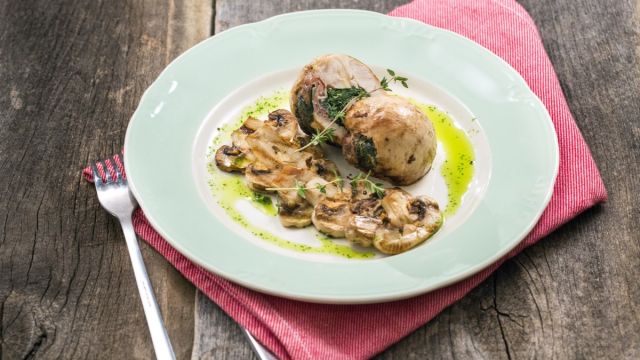 Пилешки балотини със спанак и прошуто