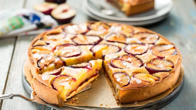 Тарт със сливи