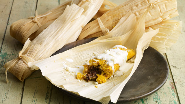 Тамале със сладки картофи и черен боб