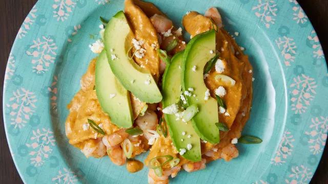 Енчилади със скариди и доматен сос