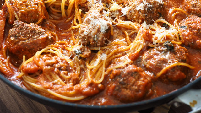 Кюфтета със спагетини