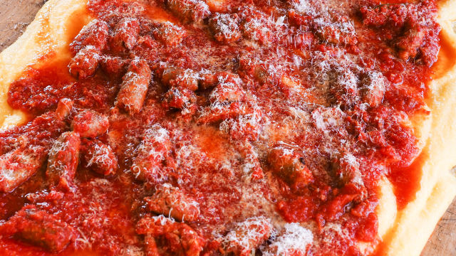 Яхния с наденица и полента по рецепта на баба