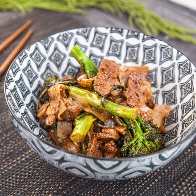 Стир-фрай с телешко и броколини