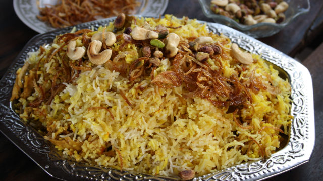 Бирияни с пиле и розова вода