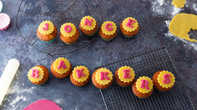 Къпкейкчета с букви