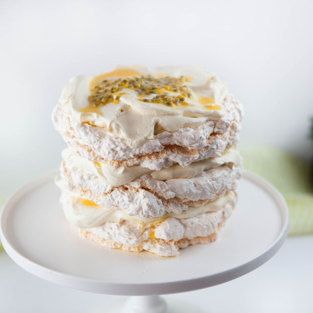 Целувчена торта със сметана и маракуя