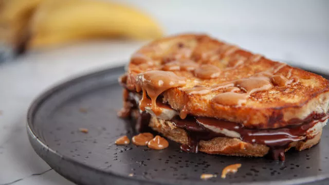 Сандвичи с банан, шоколад и карамел