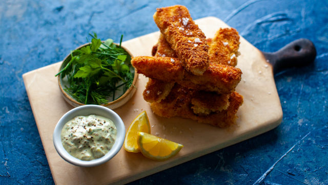 Рибни пръчици със сос Тартар