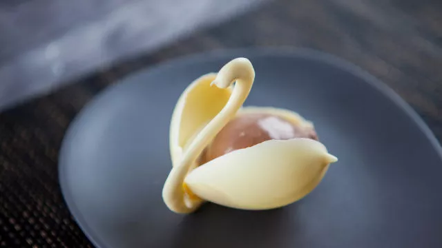 Шоколадови лебеди
