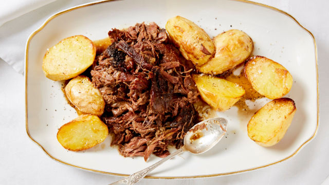 Печено агнешко с хрупкави картофи