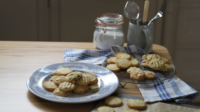 Три вида бисквити