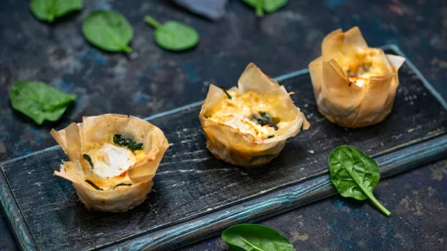 Мини киш със спанак и сирена