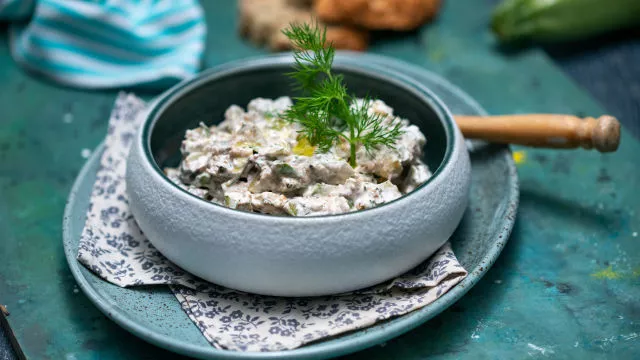 Катък с тиквички и орехи