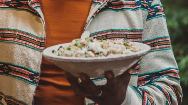 Бобена салата с печен пресен лук